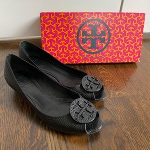 Tory Burch Kitty Open Toe Wedge (30mm) Black SZ 8